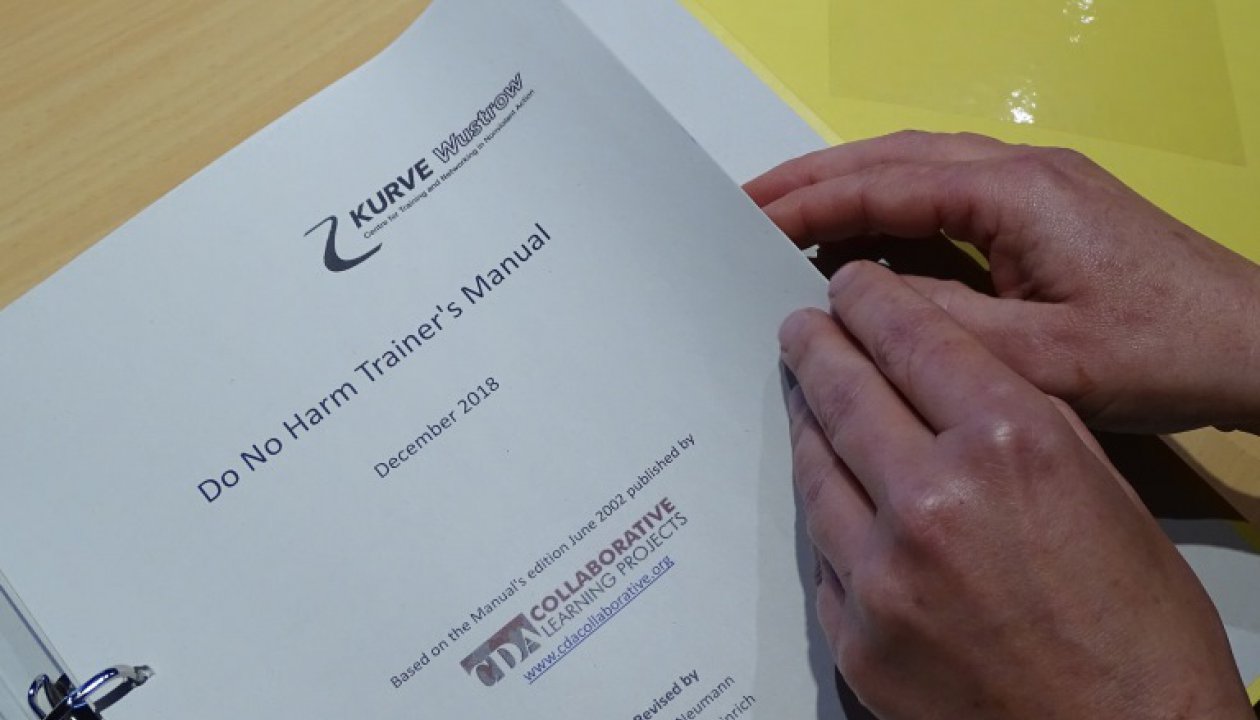 kurvewustrow_dnhtrainersmanualdec2018_cover_b