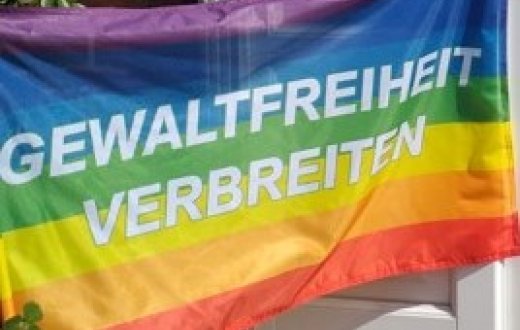 Gewaltfreiheit verbreiten_Fahne